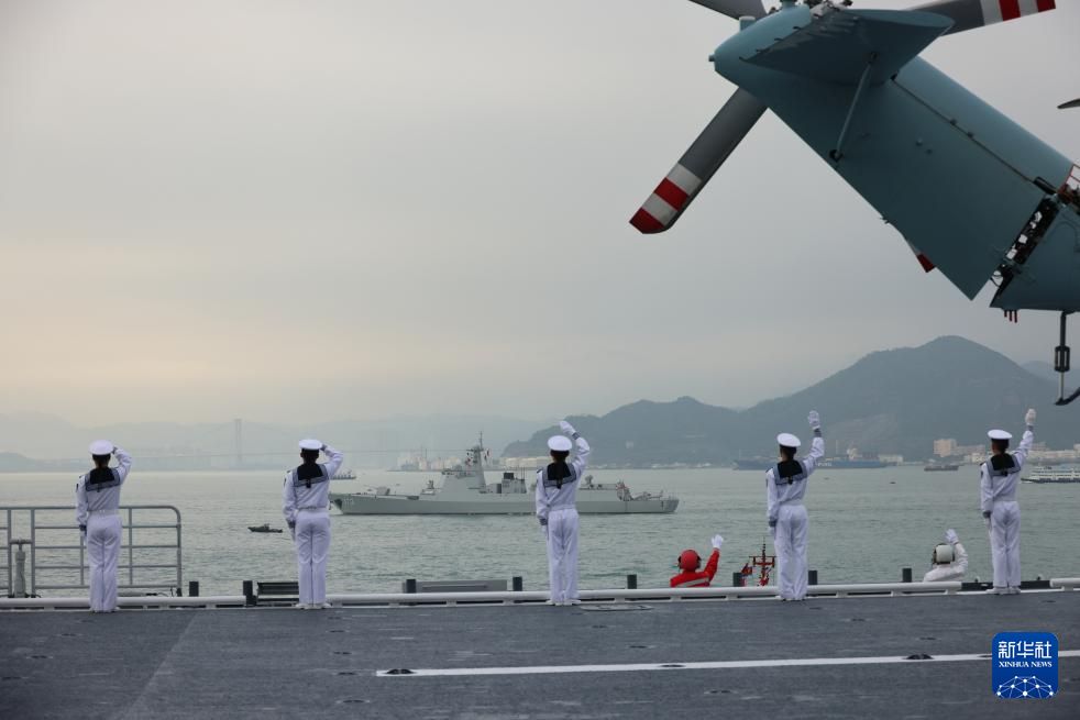 海军舰艇编队圆满完成访问香港活动返航