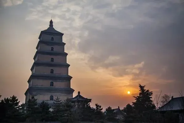 从唐代佛塔到文化地标：揭秘玄奘与大雁塔的前世今生
