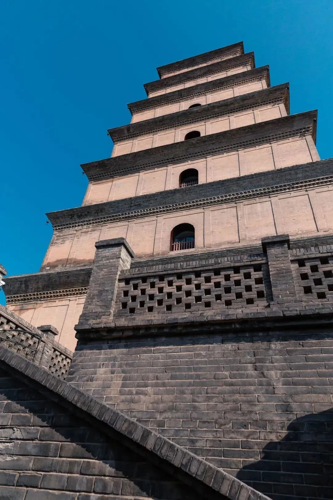 从唐代佛塔到文化地标：揭秘玄奘与大雁塔的前世今生