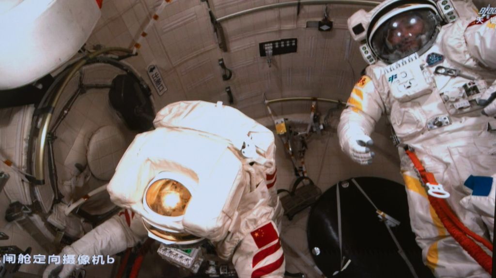 神舟二十号航天员乘组圆满完成第四次出舱活动
