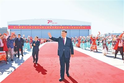 在出席新疆维吾尔自治区成立70周年庆祝活动后  习近平返回北京