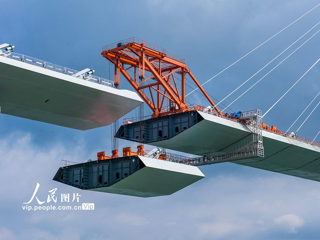 浙江宁波：象山港跨海大桥北侧边跨合龙
