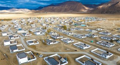 西藏定日受灾群众入住新居  “新家亮堂堂，心里暖洋洋”