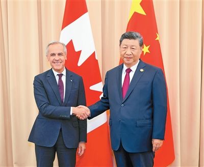 习近平会见加拿大总理卡尼