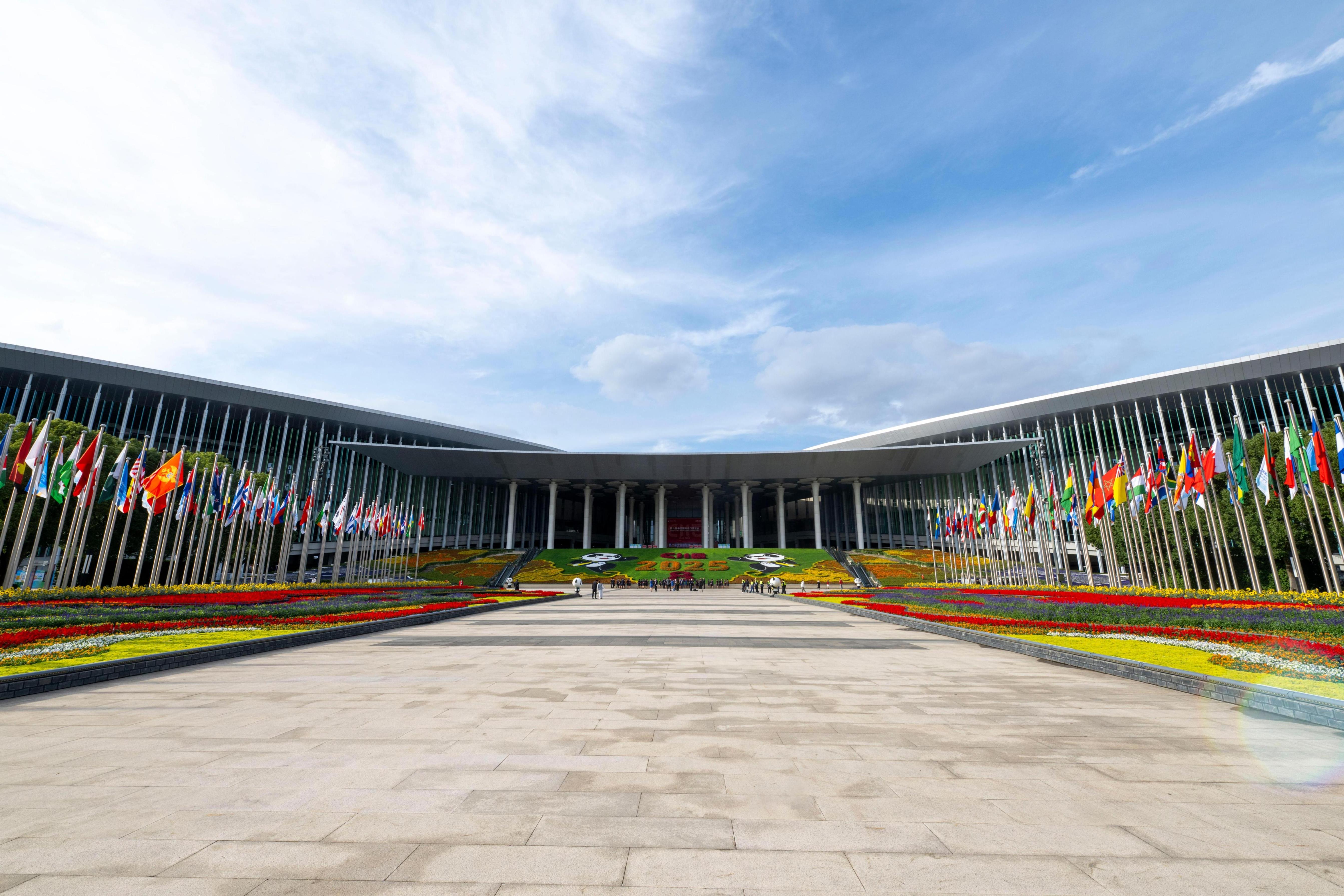 写在第八届进博会开幕之际:以开放的“确定性”彼此成就