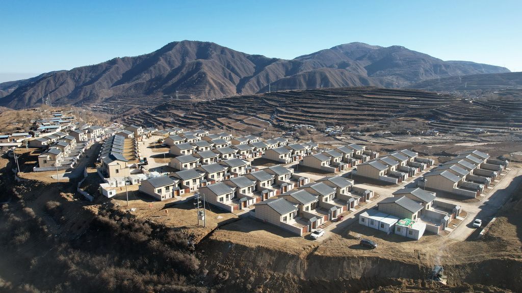 甘肃榆中受灾群众陆续搬进新居