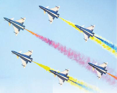 二〇二五，时光铭刻热血与荣耀（强军路上·年终特别策划）