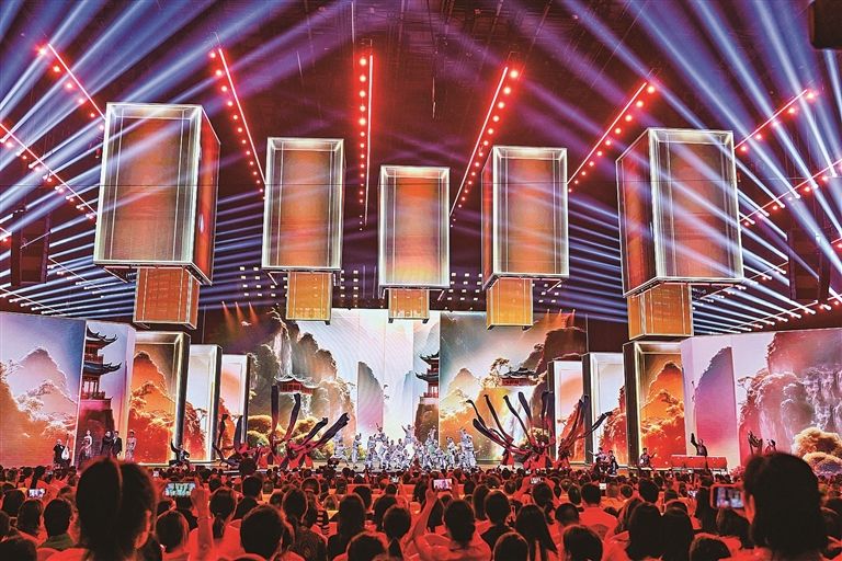 【在这片辽阔的土地上96】一百二十年，中国电影走过了这样的路……