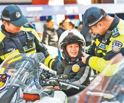 全国公安机关庆祝第六个中国人民警察节