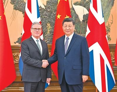 习近平会见英国首相斯塔默