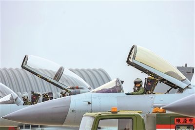 砺剑苍穹 ——空军航空兵某部实弹地靶训练影像