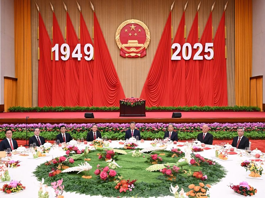 习近平等党和国家领导人出席庆祝中华人民共和国成立76周年招待会