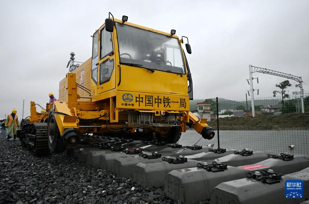 西康高铁正式启动全线铺轨【2】