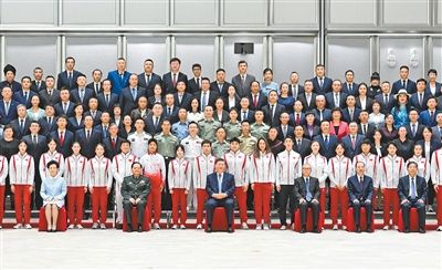 习近平接见全国群众体育先进单位、先进个人代表和全国体育系统先进集体、先进个人代表