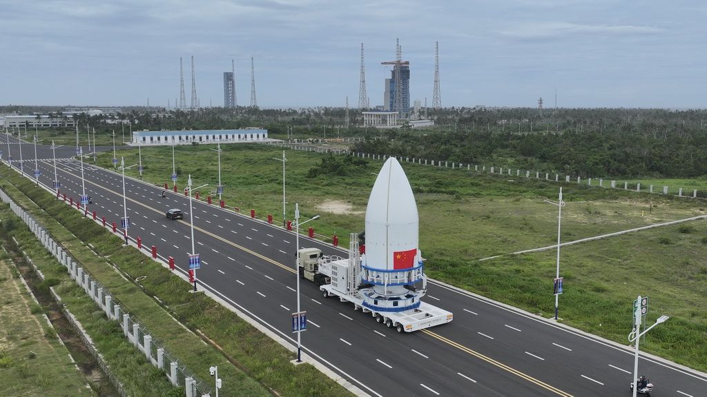 长八甲遥五火箭成功实施转运
