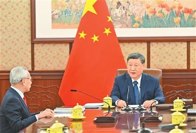 习近平听取岑浩辉述职报告